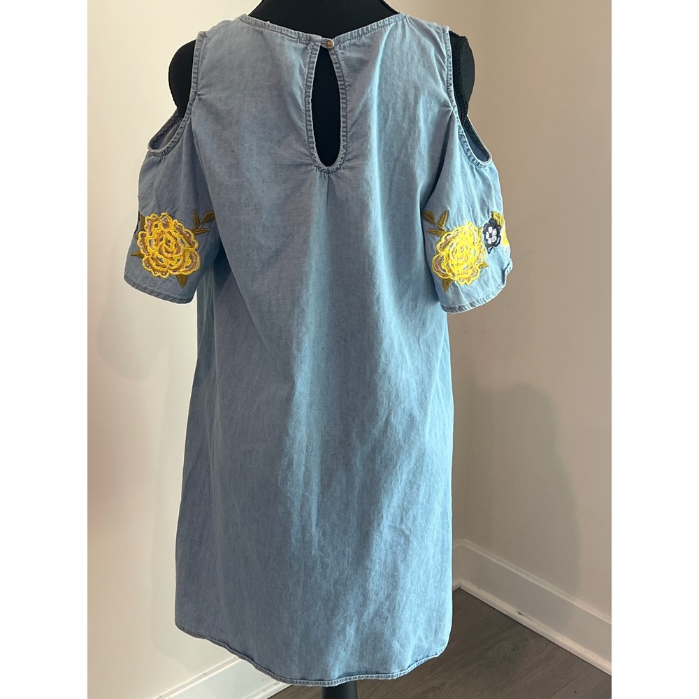 Harlow & Rose Womens Blue Floral Embroidered Cold Shoulder Denim Dress Size M - Picture 2 of 6